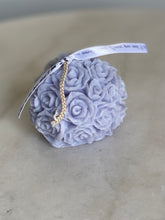 将图片加载到图库查看器,Roses Lavender Flowers Scene Candle