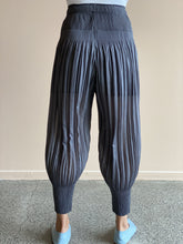 Load image into Gallery viewer, Goffer Balloon Cropped Trousers