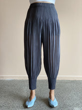 Load image into Gallery viewer, Goffer Balloon Cropped Trousers