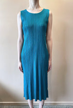 Cargar imagen en el visor de la galería, Goffer French Minimal Dress