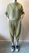 Load image into Gallery viewer, Goffer Gilda Pleated Blouse