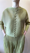 Load image into Gallery viewer, Goffer Gilda Pleated Blouse