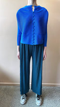 Load image into Gallery viewer, Goffer Gilda Pleated Blouse