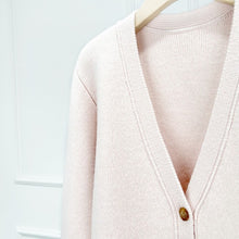 Charger l'image dans la galerie, Scarlet Heavyweight Premier Cashmere Cardigan