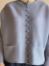 Load image into Gallery viewer, Goffer Gilda Pleated Blouse