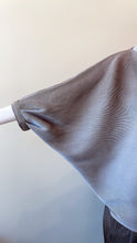 Cargar imagen en el visor de la galería, Goffer Balloon Blouse