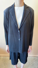 Cargar imagen en el visor de la galería, Goffer Newton Blazer