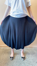 Cargar imagen en el visor de la galería, Goffer Balloon Skirt