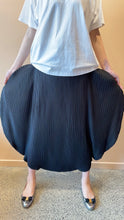 Cargar imagen en el visor de la galería, Goffer Balloon Skirt