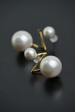 将图片加载到图库查看器,Ethereal Gold & Pearl Earrings