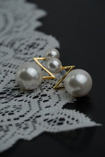 将图片加载到图库查看器,Ethereal Gold & Pearl Earrings