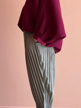 Cargar imagen en el visor de la galería, Goffer Balloon Blouse