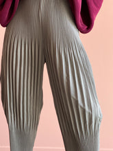 Load image into Gallery viewer, Goffer Balloon Cropped Trousers