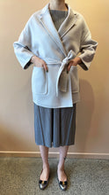Cargar imagen en el visor de la galería, ÀIMAI Bathrobe Cropped Cashmere Wool Coat