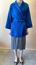 Cargar imagen en el visor de la galería, ÀIMAI Bathrobe Cropped Cashmere Wool Coat