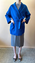 Cargar imagen en el visor de la galería, ÀIMAI Bathrobe Cropped Cashmere Wool Coat