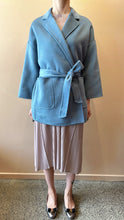 Cargar imagen en el visor de la galería, ÀIMAI Bathrobe Cropped Cashmere Wool Coat