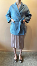 Cargar imagen en el visor de la galería, ÀIMAI Bathrobe Cropped Cashmere Wool Coat