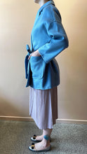 Cargar imagen en el visor de la galería, ÀIMAI Bathrobe Cropped Cashmere Wool Coat