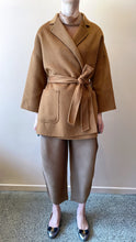 Cargar imagen en el visor de la galería, ÀIMAI Bathrobe Cropped Cashmere Wool Coat