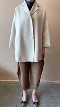 Cargar imagen en el visor de la galería, ÀIMAI Bathrobe Cropped Cashmere Wool Coat