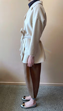 Cargar imagen en el visor de la galería, ÀIMAI Bathrobe Cropped Cashmere Wool Coat