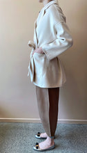 Cargar imagen en el visor de la galería, ÀIMAI Bathrobe Cropped Cashmere Wool Coat