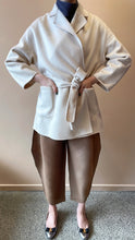 Cargar imagen en el visor de la galería, ÀIMAI Bathrobe Cropped Cashmere Wool Coat