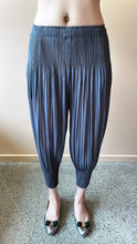 Cargar imagen en el visor de la galería, Goffer Classic Wrinkle Trousers