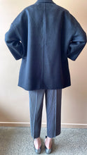 Cargar imagen en el visor de la galería, ÀIMAI Bathrobe Cropped Cashmere Wool Coat