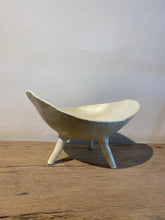 将图片加载到图库查看器,Daisuke Three Legs Standing Bowl