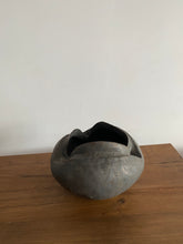 将图片加载到图库查看器,Three Petals Open Mouth Bowl