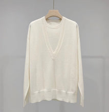 将图片加载到图库查看器,ÀIMAI Classic Cashmere V-Neck Sweater Set