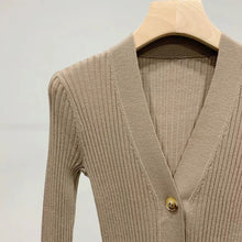 Cargar imagen en el visor de la galería, Edition Extra Fine Merino Wool Rib-Knitted Cardigan