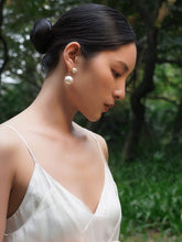 将图片加载到图库查看器,Ethereal Gold & Pearl Earrings