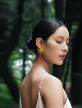 Cargar imagen en el visor de la galería, Blooming Elegance Earrings