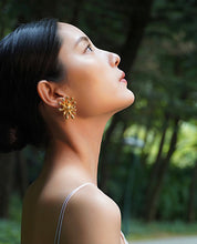 Cargar imagen en el visor de la galería, Blooming Elegance Earrings