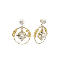 将图片加载到图库查看器,Elegant Pearl Radiance Earrings