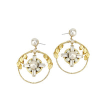 将图片加载到图库查看器,Elegant Pearl Radiance Earrings