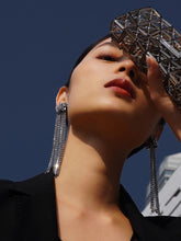 画像をギャラリービューアに読み込む, Ruby Cascade Earrings