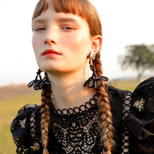 将图片加载到图库查看器,Snowdrop Bloom Earrings