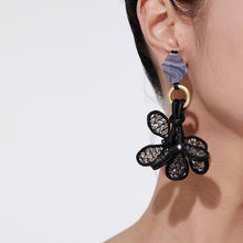 将图片加载到图库查看器,Snowdrop Bloom Earrings