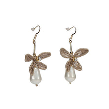 Load image into Gallery viewer, Blooming Elegance Earrings
