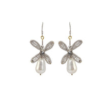 Load image into Gallery viewer, Blooming Elegance Earrings