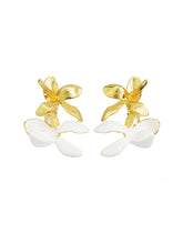 Cargar imagen en el visor de la galería, Glossy Enamel Clip Earrings