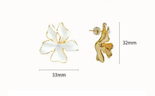 Load image into Gallery viewer, Nature's Embrace Earrings