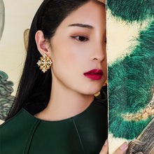 Load image into Gallery viewer, Golden Grace Earrings