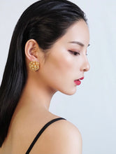 Cargar imagen en el visor de la galería, Whimsical Tanpopo Earrings