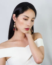 Cargar imagen en el visor de la galería, Sari-Inspired Baroque Drops