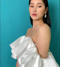 Load image into Gallery viewer, Double White Orchid Earrings